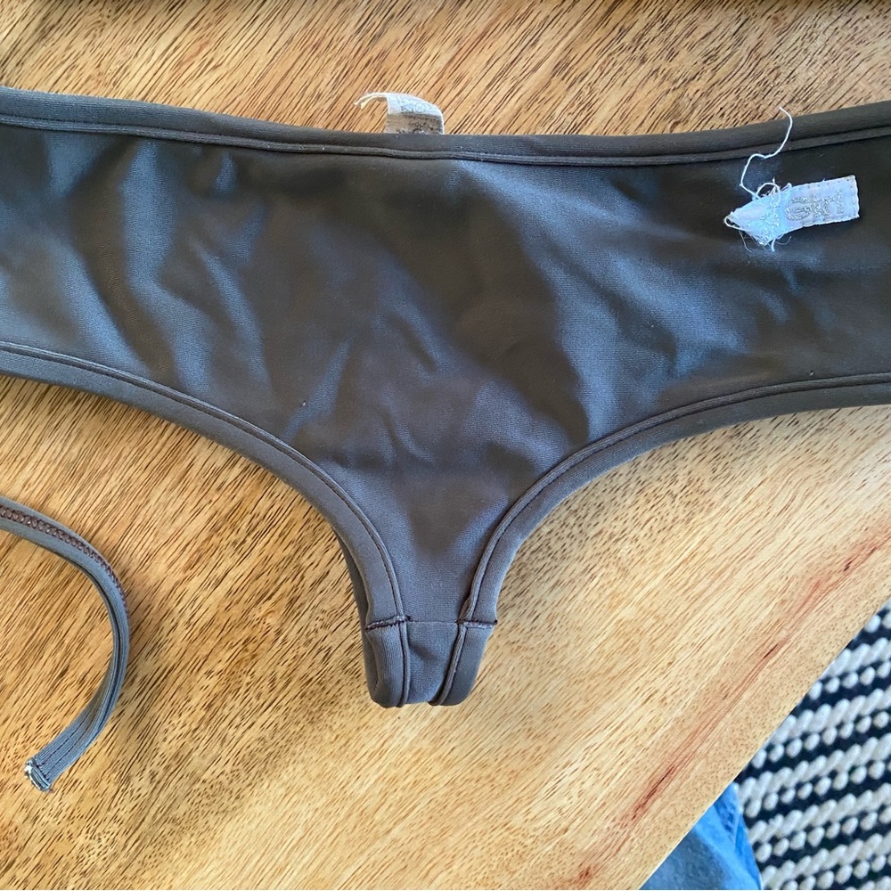 Vintage Maui Girl Brazil cut, chocolate brown bikini with twist top. - Picture 3 of 7